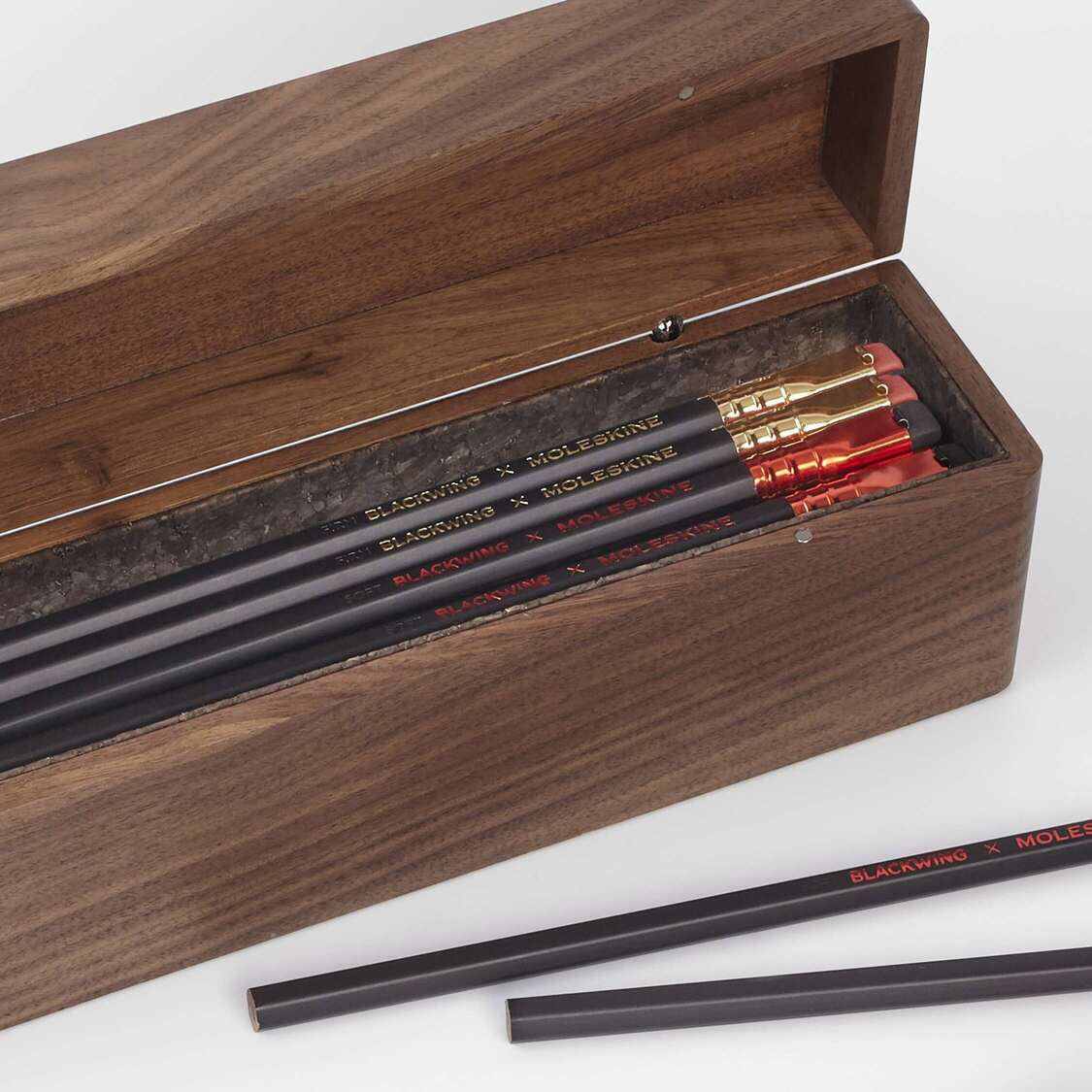 Blackwing x Moleskine